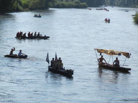 Sprejem udeležencev XII. mednarodnega spusta murskih ladij -Mura 2014, na Gibini 1